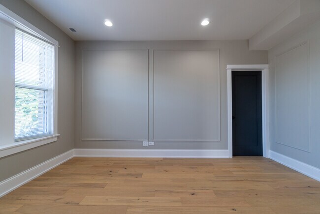Building Photo - 5406 N Paulina St