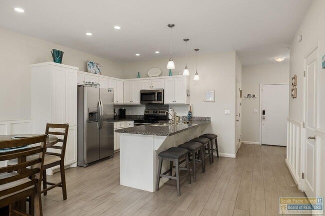 Building Photo - 128 Las Joyas Blvd
