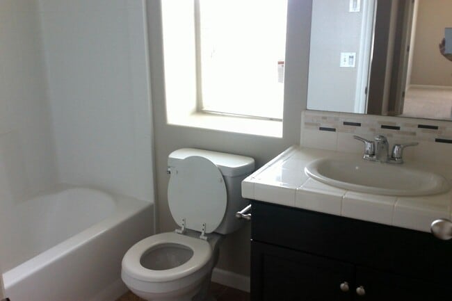 Building Photo - Beautiful 3 Bedroom 2.75 Bath Home in Harlan Ranch!