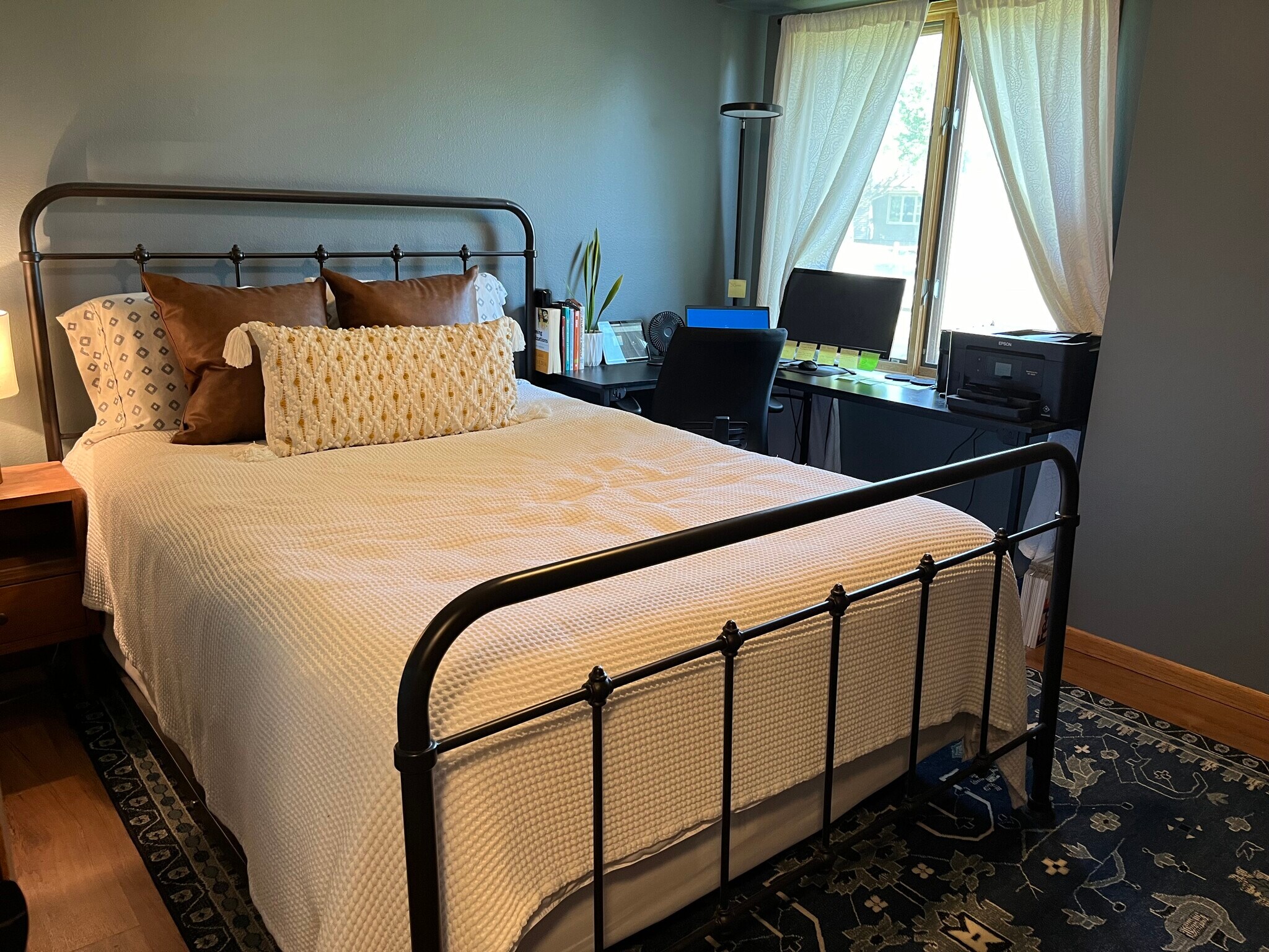 Building Photo - 1909 Holiday Rd