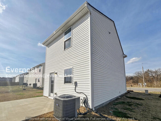 Building Photo - 3 Bed/2.5 Bath Home with Garage / Pet-Friendly /Available Now!