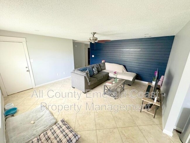 Building Photo - 915 Emily Cir