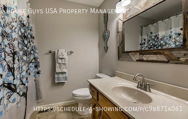 Building Photo - 420 SE Onyx Dr