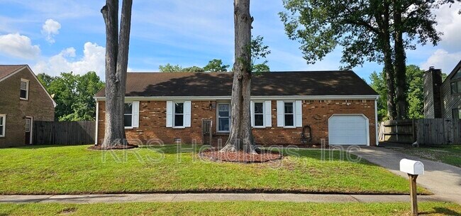 Building Photo - 2536 Roundtree Cir