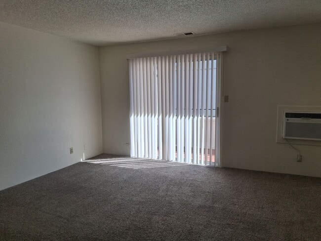 Building Photo - Cute One Bedroom With Swimming Pool, Club ...