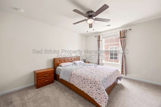 Building Photo - 923 Wood Apple Ln
