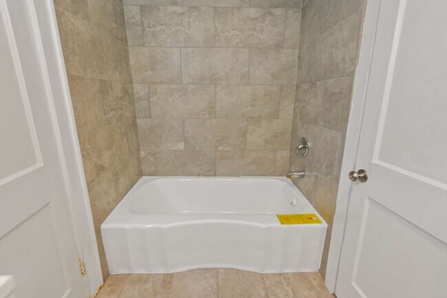 Building Photo - 3530 Admiral Dr