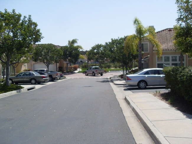 Building Photo - 2 BR / 2.5 BA 1420SQFT Chula Vista Apartment