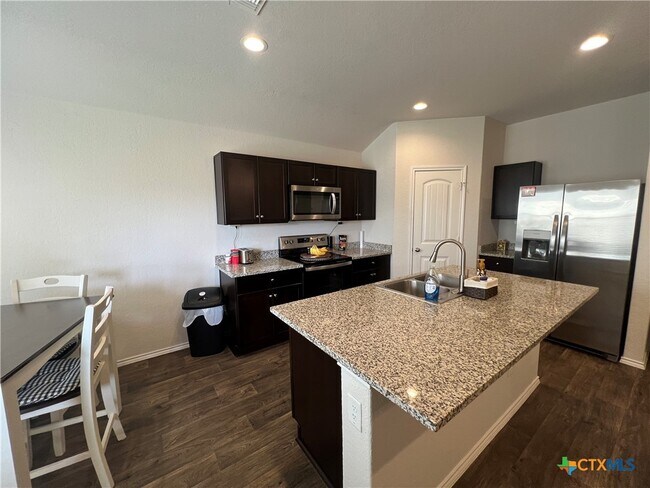 Building Photo - 809 Margay Lp