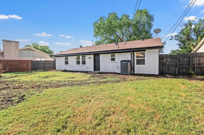 Building Photo - 502 Melrose Dr