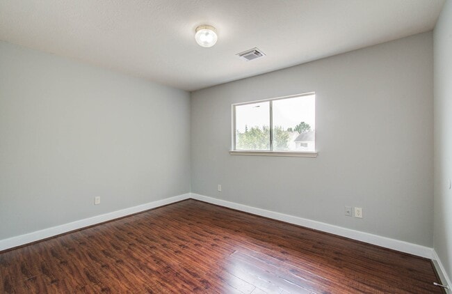 Building Photo - 15850 E Park Ct