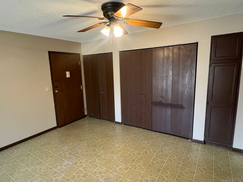 Building Photo - 2120 Valleyhigh Dr NW