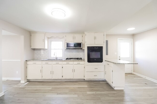 Building Photo - Ready to for Move-In