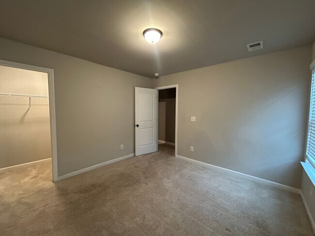 Building Photo - **Move in with NO SECURITY DEPOSIT**11612 Winston Dr - Available NOW! $100 Off First 2 Months!  –...