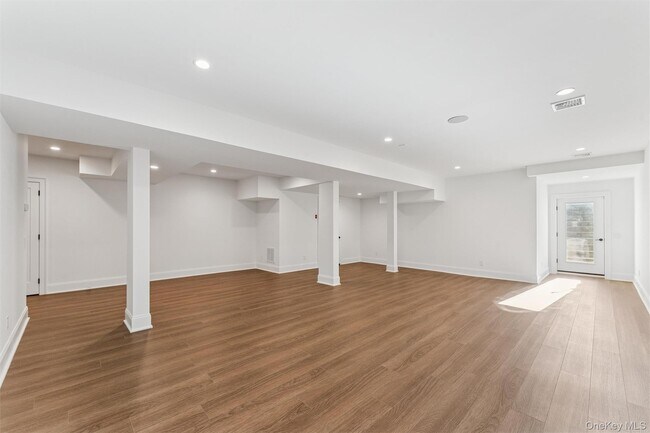 Building Photo - 3 Margareta Ct