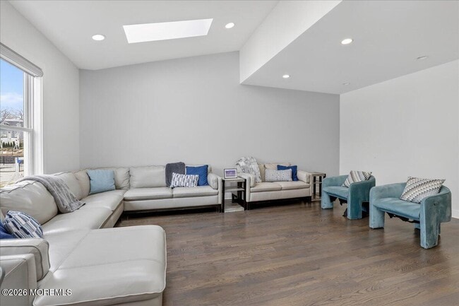 Building Photo - 475 Monmouth Pl