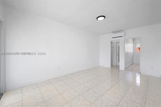 Building Photo - 550 NE 82nd St