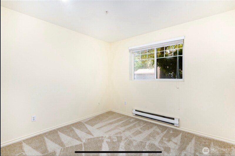 Building Photo - 18501 SE Newport Way