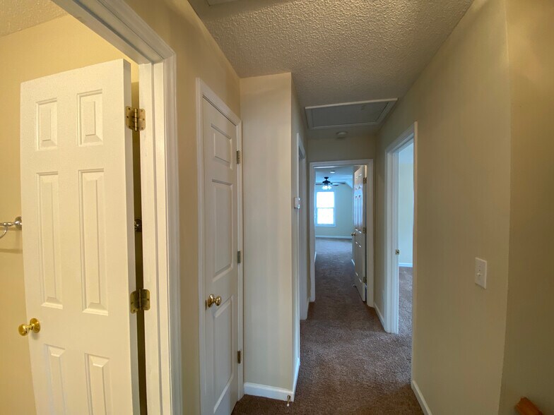 Building Photo - Room in Single Family Home on Ujamaa Dr