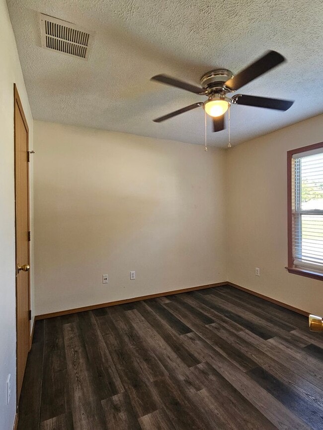 Building Photo - 842 Lorenza Dr