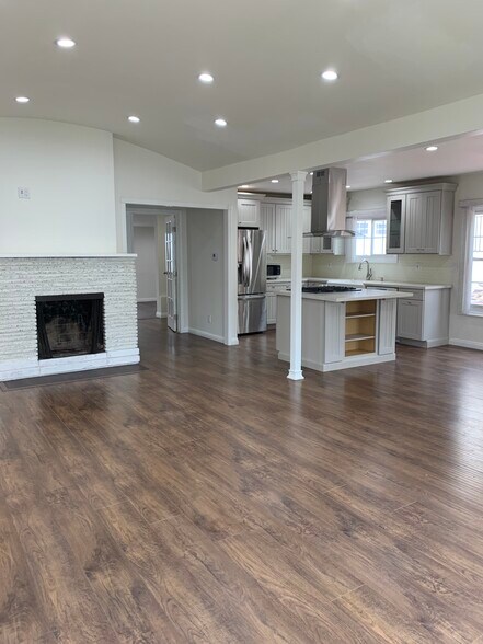 Building Photo - 729 Glenmore Blvd