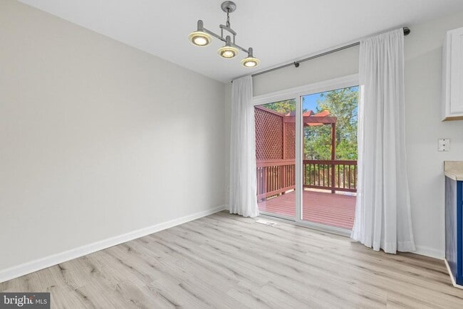 Building Photo - 43742 Tolamac Dr