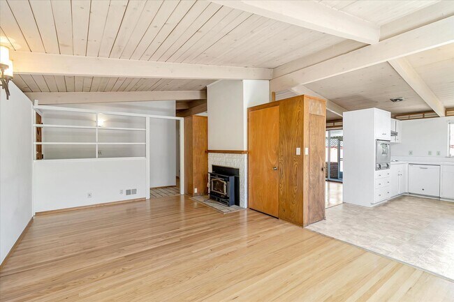 Building Photo - 3 Bedroom 2 Bath Home located in Palo Alto's Palo Verde Neighborhood!