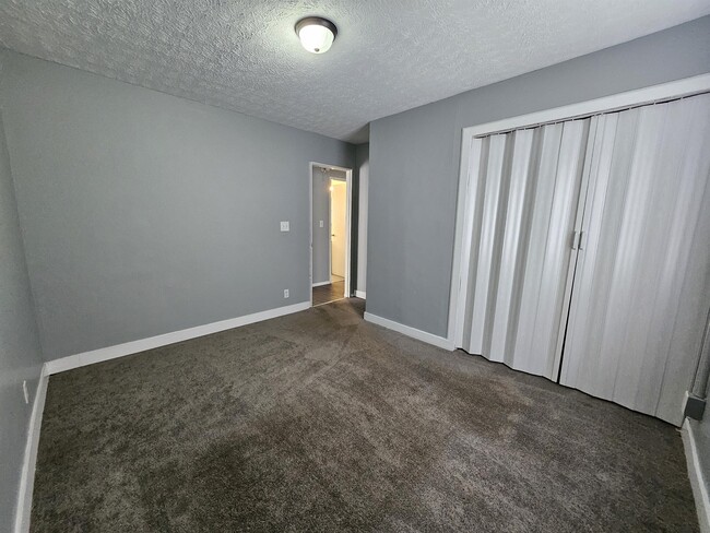 Building Photo - 3044 Manor Ct