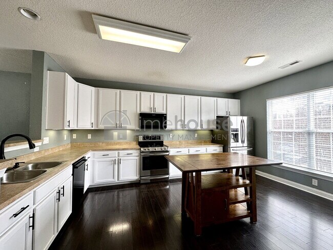 Building Photo - 4452 Leamore Square Rd