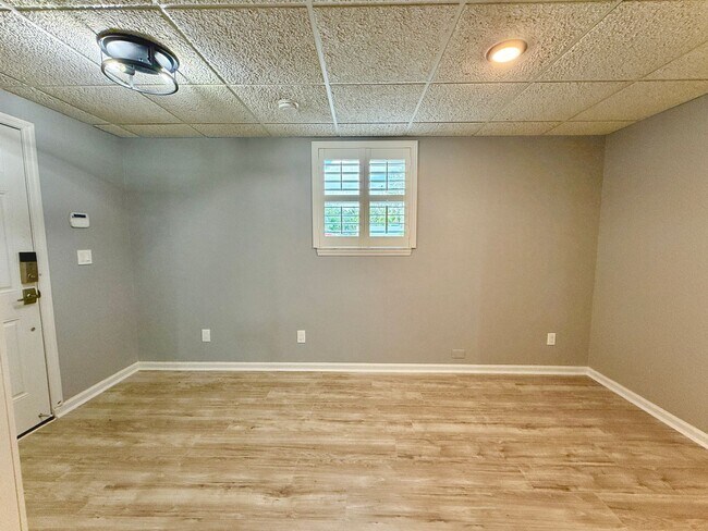 Building Photo - 1835 42nd Ave