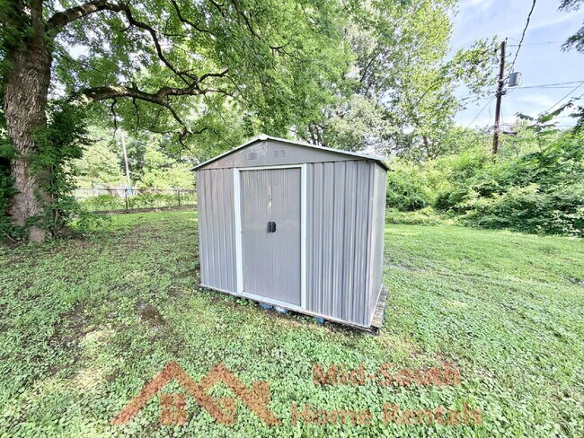 Building Photo - 3998 Victor Dr