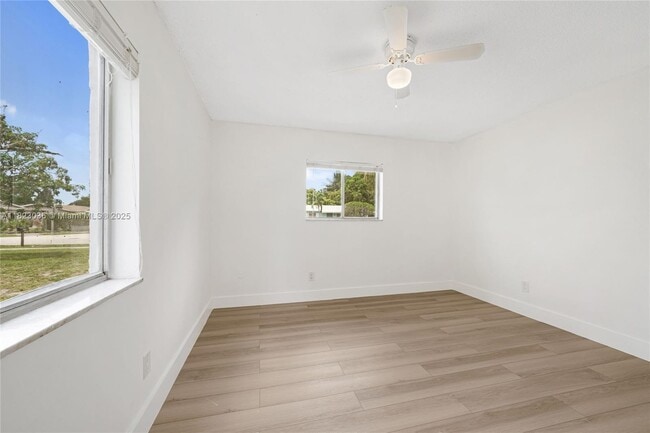 Building Photo - 2530 NW 26th Ave