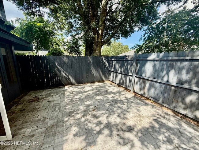 Building Photo - 1165 Fromage Cir E