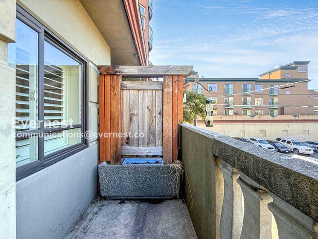 Building Photo - 133 Queen Anne Ave N