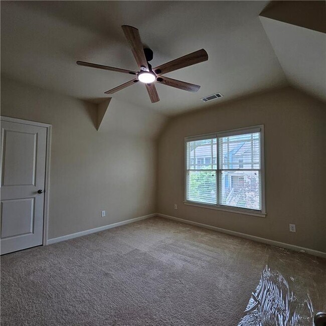 Building Photo - 426 Suwanee Pk Ter