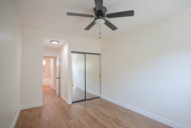 Building Photo - 825 W 167th St