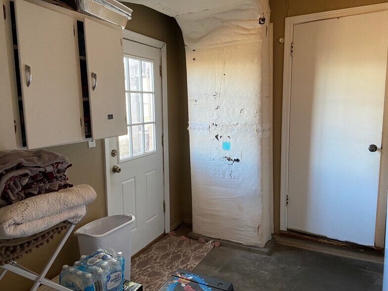 laundry - 1816 W Arrowhead Plz