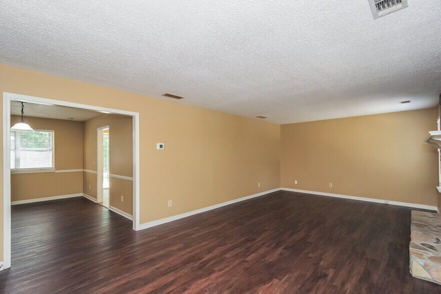 Building Photo - 3138 Jessica Dr