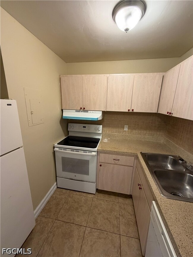 Building Photo - 1830 Maravilla Ave