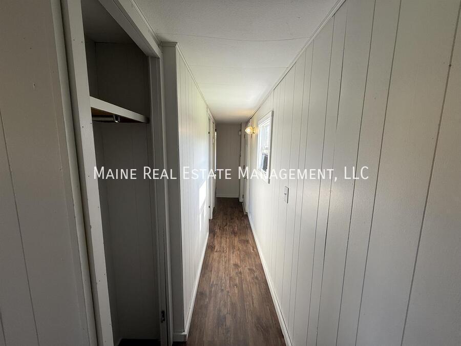 Building Photo - 4 Hall Dr