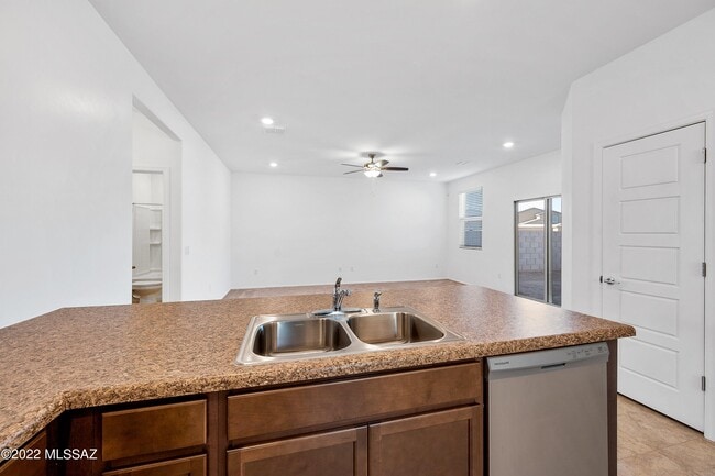 Building Photo - 6330 S Crescent Peak Dr
