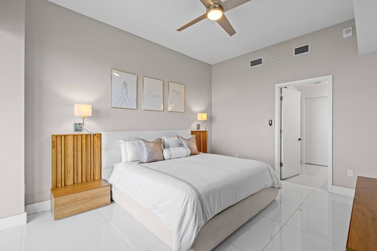 Building Photo - 16385 Biscayne Blvd