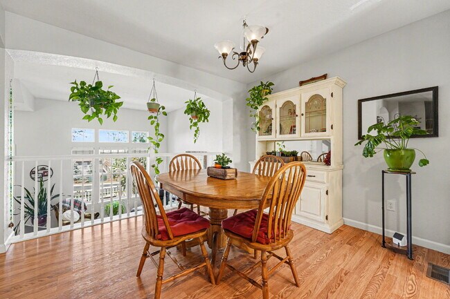 Building Photo - "Discover Your Dream Home: Spacious 3-Bedroom Townhouse in Scenic Castle Rock!"