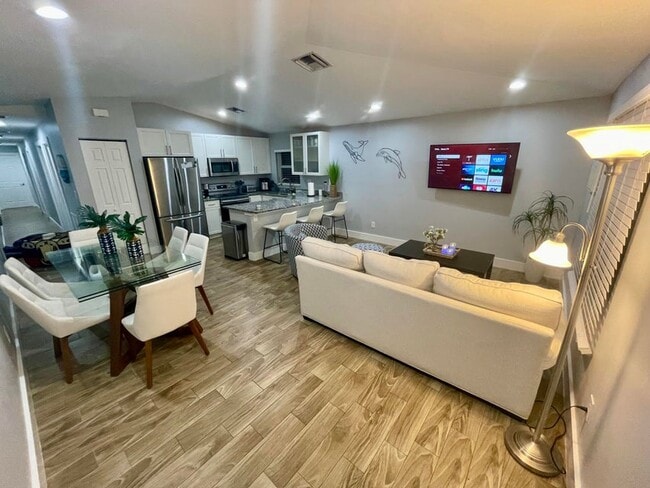 Building Photo - 601 N E St