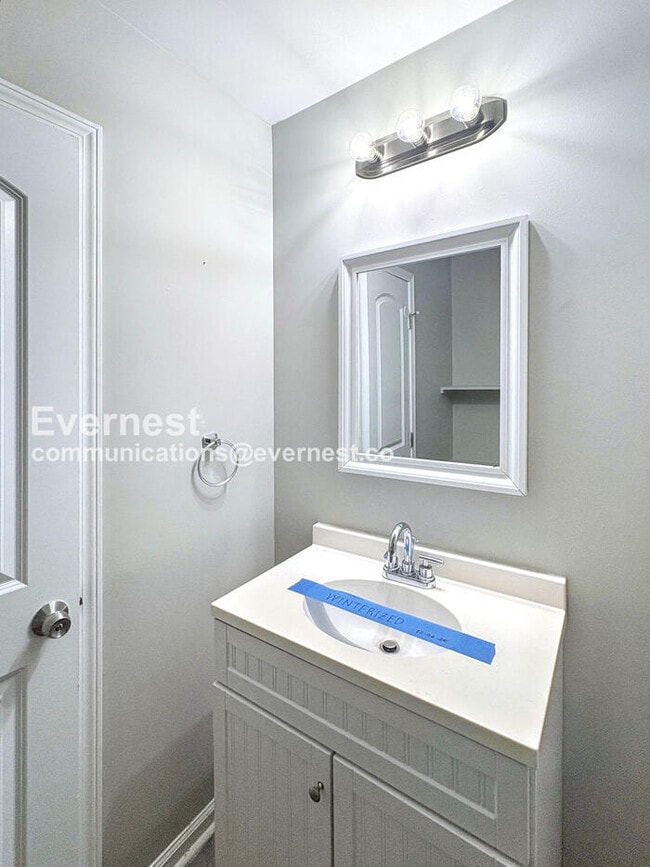 Building Photo - 463 Valley Hill Rd SE