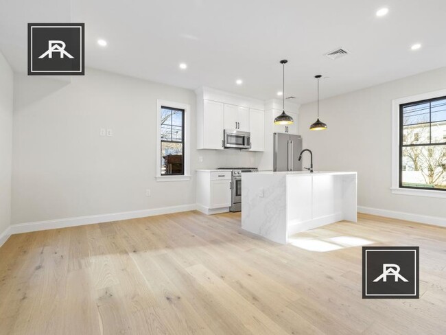 Building Photo - 5 bedroom in Boston MA 02127