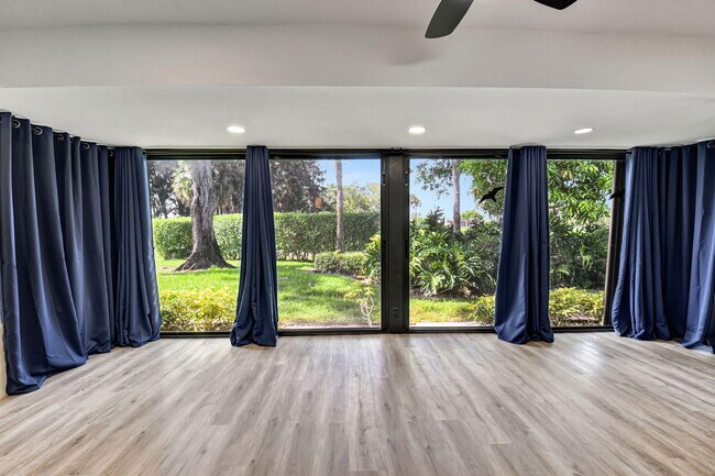 Building Photo - 4705 Fountains Dr S