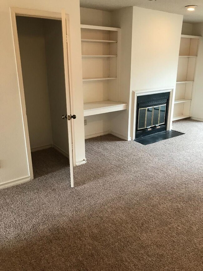 Building Photo - 2605 Enfield Rd