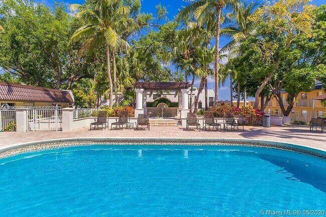 Building Photo - 10431 N Kendall Dr