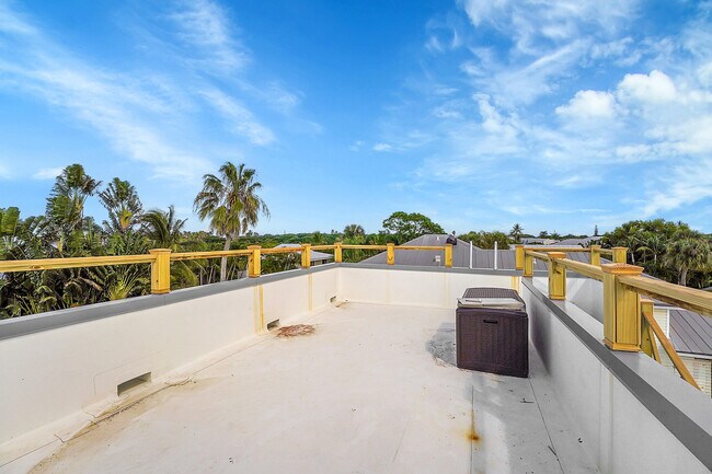 Building Photo - 600 Xanadu Pl